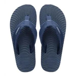Havaianas hombre. Surfer Coast marino